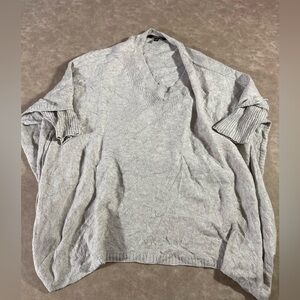 Simply Vera Verawang Gray V Neck Pullover with Sleeves‎ Top size S-M